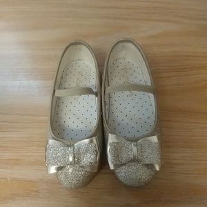 Little girls sparkle shoes
